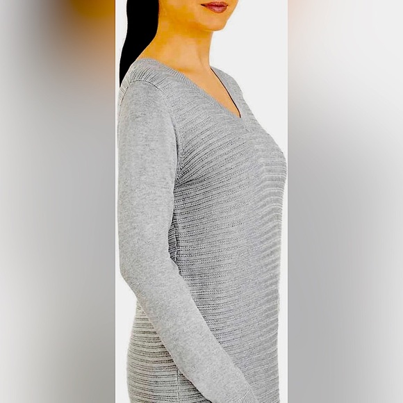 Reitmans V-neck knit stretchy comfort knee length Gray Dress women's size Medium - Picture 1 of 8